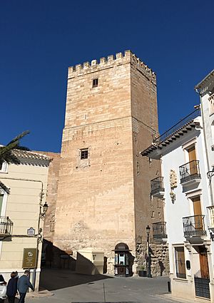 Archivo:Torre del homenaje de la Alcazaba de las Siete Torres, en Orce (Granada)