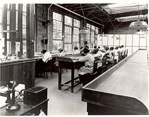 Archivo:USRadiumGirls-Argonne1,ca1922-23-150dpi