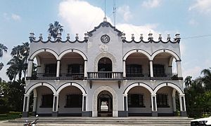 Archivo:Vista frontal palacio municipal de fortin