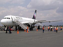 Archivo:Volaris A319 Toluca