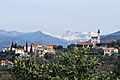 Vue sur l'église de Colomars depuis la route de Nice