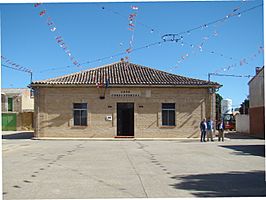 01 Villafrades de Campos Ayuntamiento Lou.jpg