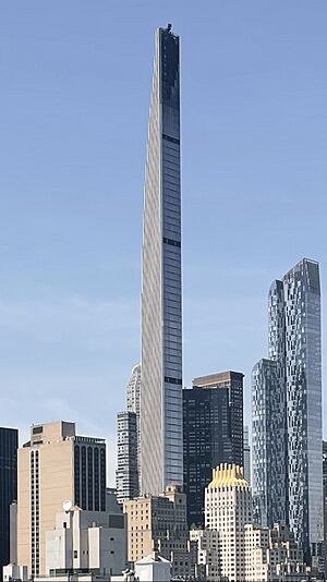 Archivo:05 23 2022 Supertall Building 111 West 57th Street from Roof NYC