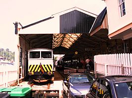 Archivo:2007 at Kingswear station - train shed