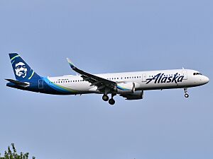Archivo:Alaska Airlines Airbus A321-253N N929VA approaching JFK Airport