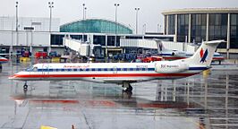 American Eagle Airlines Embraer ERJ 140LR (N823AE) taxiing at O'Hare International Airport.jpg