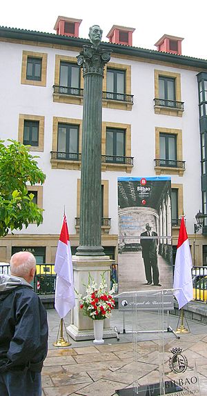 Archivo:Banderas homenaje a Unamuno