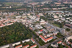 Archivo:Blick auf die Otto-von-Guericke Universität Magdeburg