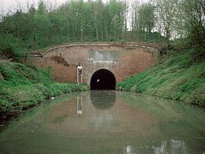 Archivo:Bruce tunnel stowell