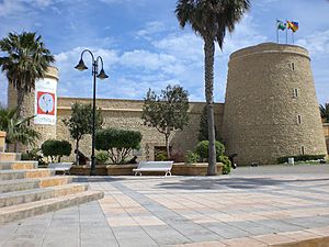 Archivo:Castillo de Santa Ana (Roquetas de Mar)