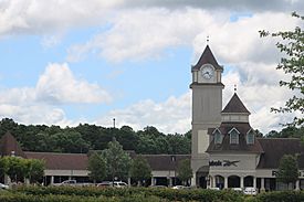 Archivo:Clocktower at Jackson Premium Outlets