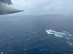 Archivo:Coast Guard HC-130 and L’Atalante searching for Titan