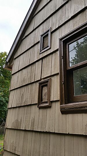 Archivo:Cold pantry exterior vents