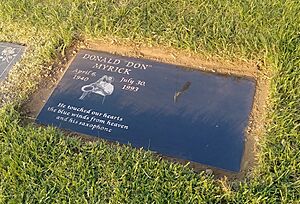 Archivo:DON MYRICKS HEAD STONE