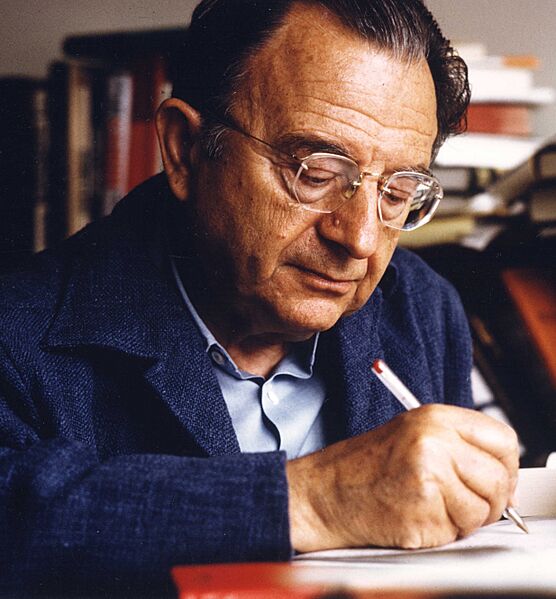 Erich Fromm 1974 (cropped)2