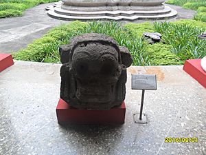 Archivo:Espiga Antropomorfa, Palo Gordo, Suchitepequez, ubicada en el Museo nacional de Arqueologia y Etnologia de Guatemala
