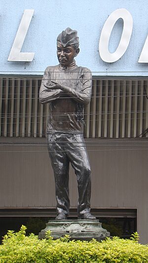 Archivo:Estatua de Hospital Álvaro Obregón, Ciudad de México