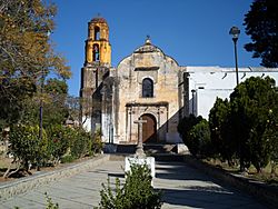 Ex convento Santiago apostol Ocuituco vista frontal.JPG