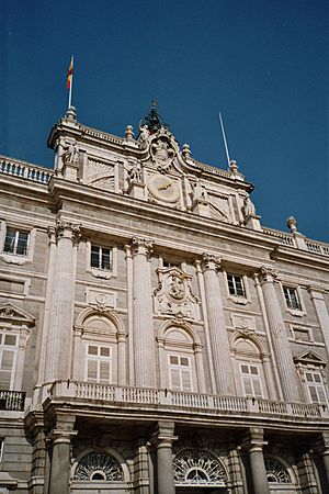 Archivo:Facade of Palacio Real, Madrid 15