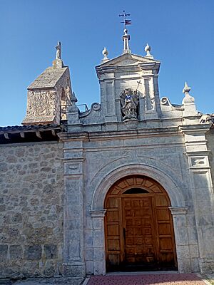 Archivo:Fachada y portada Iglesia de San Miguel Arcángel en Villacienzo (Burgos)