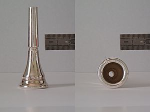 Archivo:French horn mouthpiece