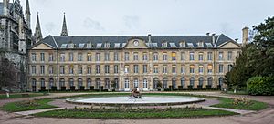 Archivo:Hôtel de Ville de Rouen, West View 140215 5