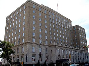 Archivo:Hotel-Saskatchewan