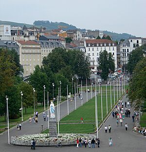 Archivo:Lourdes statue ND 1