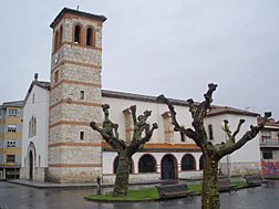 Archivo:Lugones (Siero) - Iglesia de San Félix 2