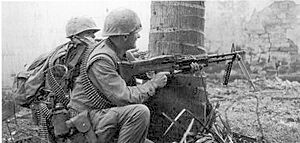 Archivo:Marine M-60 machine gun team fighting in the Citadel