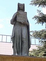 Monumento a Marguerite de l'Aigle, reina de Navarra, en Corella 02