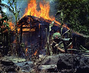 Archivo:My Tho, Vietnam. A Viet Cong base camp being. In the foreground is Private First Class Raymond Rumpa, St Paul, Minnesota - NARA - 530621 edit