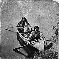 Archivo:Ojibwe-women-canoe-St Louis River