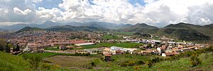 Archivo:Olot urban view from Montsacopa volcano