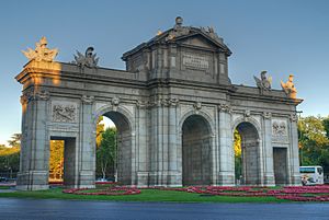 Archivo:Puerta de Alcalá 2