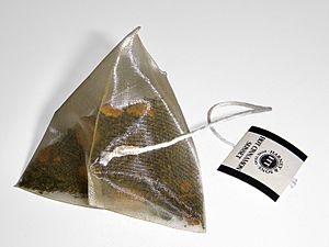 Archivo:Pyramidal silk tea bag