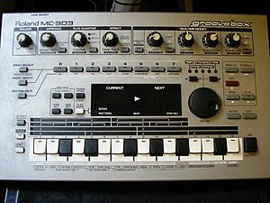 Archivo:ROLAND MC303