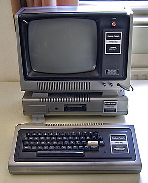 Archivo:TRS-80 Model I - Rechnermuseum Cropped