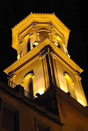 Archivo:Torre Campanario de la Soledad