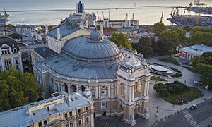 Archivo:Будинок театру опери та балету DJI 0023 (cropped)