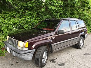 Archivo:1993 Jeep Grand Cherokee Laredo - Blackberry with Crimson interior 06
