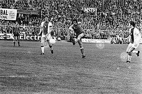 Archivo:Ajax-PSV (1975)