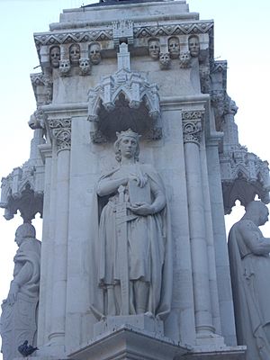 Archivo:Alfonso X el Sabio en el Monumento a San Fernando