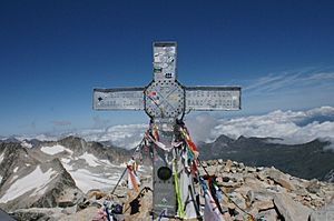 Archivo:Aneto Peak cross North