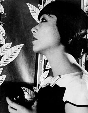 Archivo:Anna May Wong by Carl Van Vechten, 1932