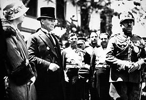Archivo:Atatürk ve Amanullah Han