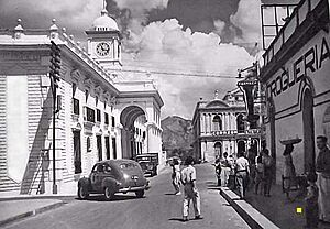 Archivo:Avenida Independencia Santa Ana 1949