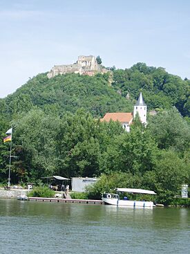 Archivo:Burg bei Donaustauf 3