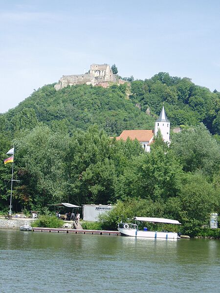 Burg bei Donaustauf 3
