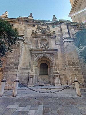 Archivo:CATEDRAL DE GRANADA (FRONTAL DEL LATERAL DERECHO)